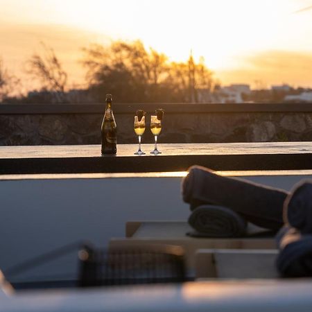 Almira Luxury Suites เปริโวลอส ภายนอก รูปภาพ