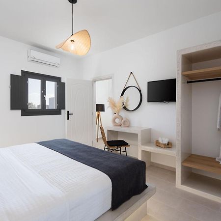 Almira Luxury Suites เปริโวลอส ภายนอก รูปภาพ