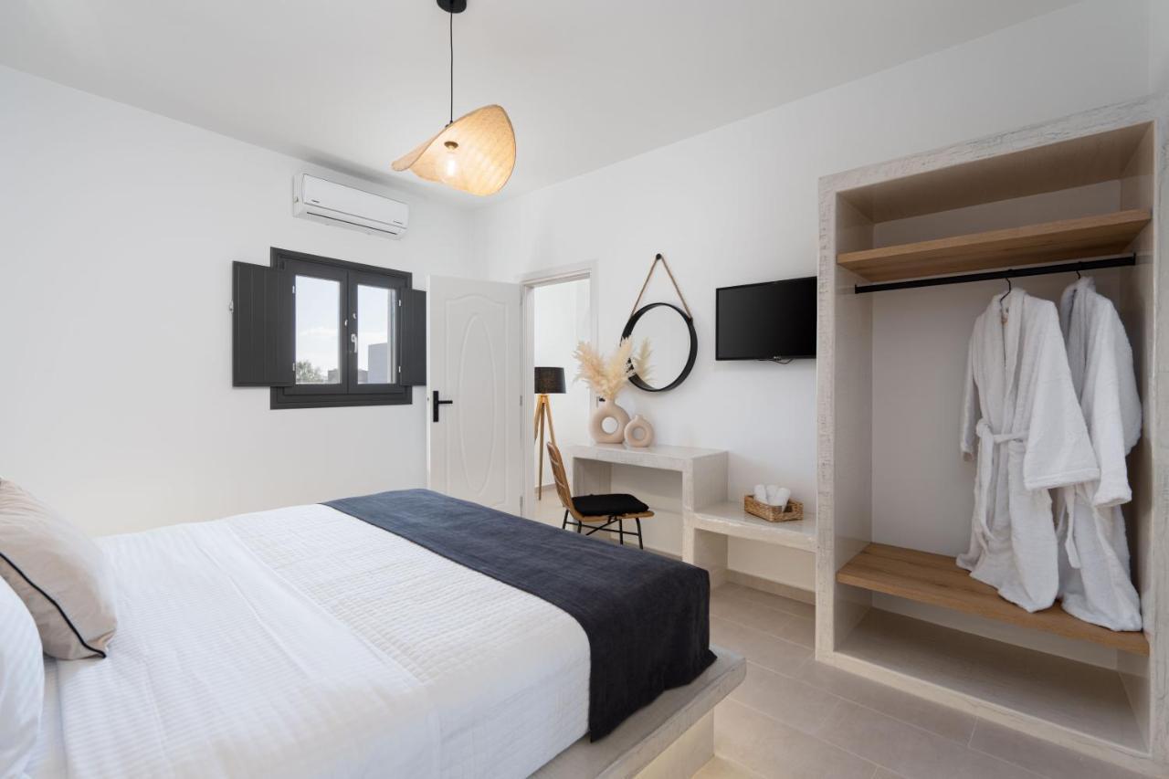 Almira Luxury Suites เปริโวลอส ภายนอก รูปภาพ