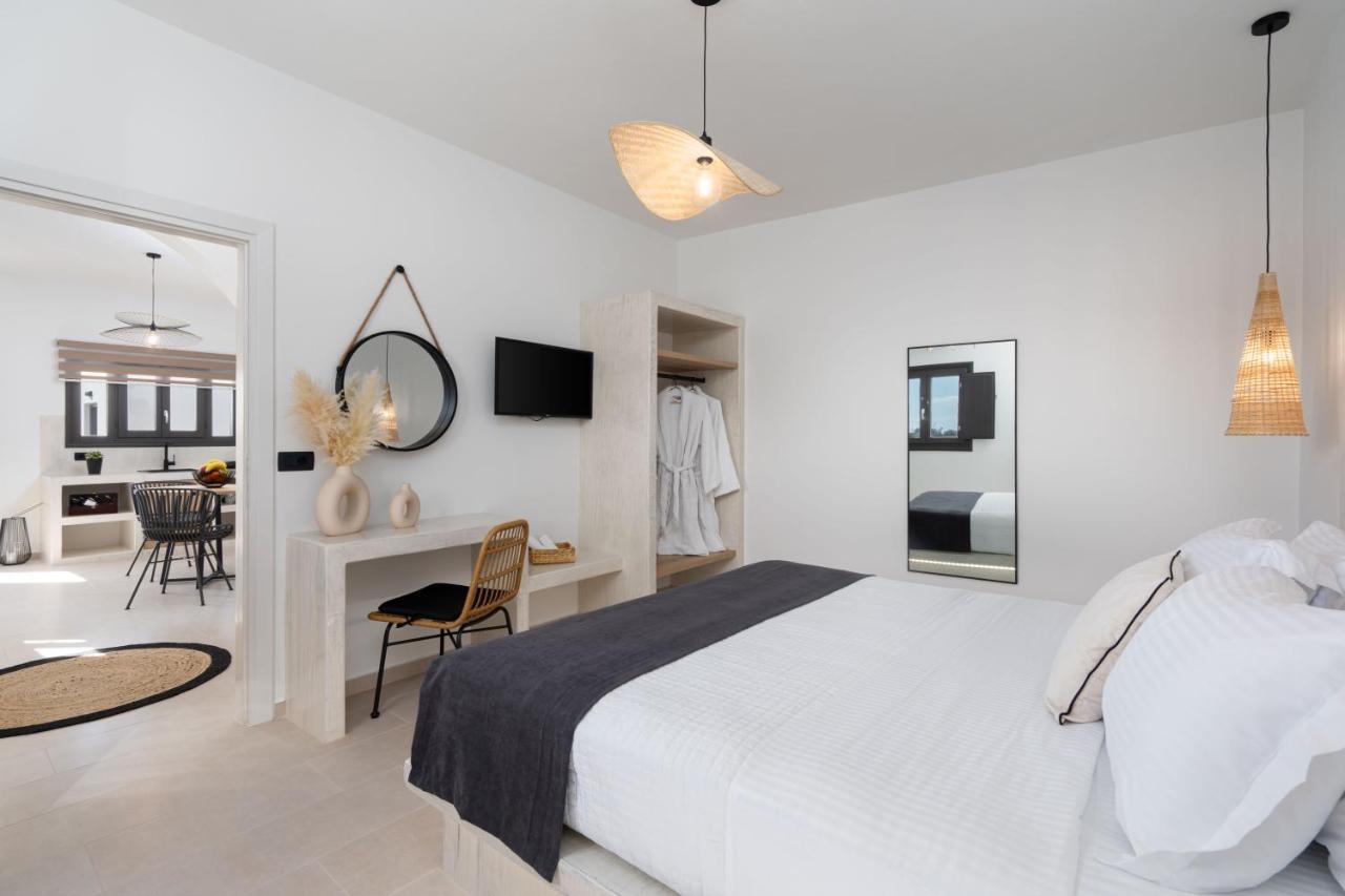 Almira Luxury Suites เปริโวลอส ภายนอก รูปภาพ