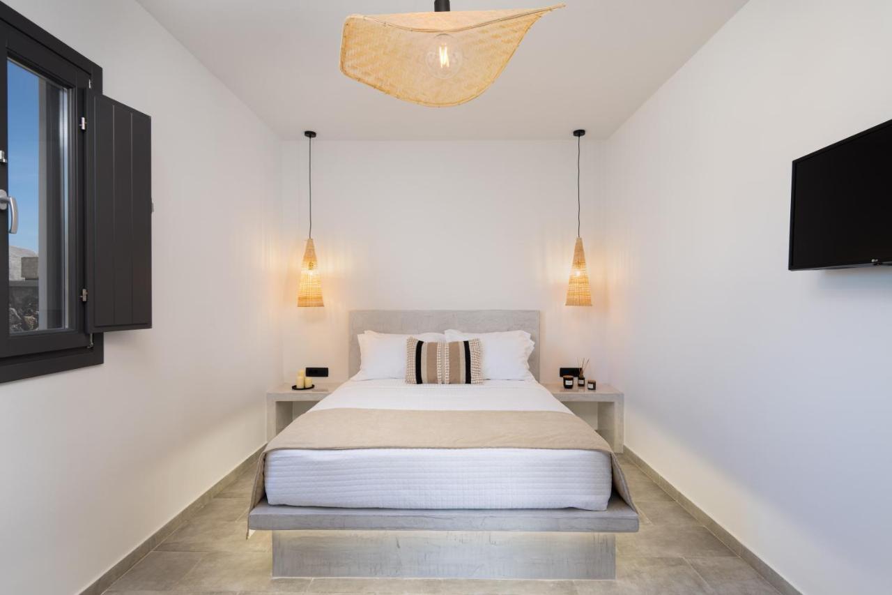 Almira Luxury Suites เปริโวลอส ภายนอก รูปภาพ