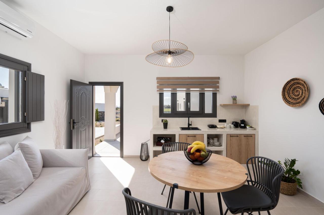Almira Luxury Suites เปริโวลอส ภายนอก รูปภาพ