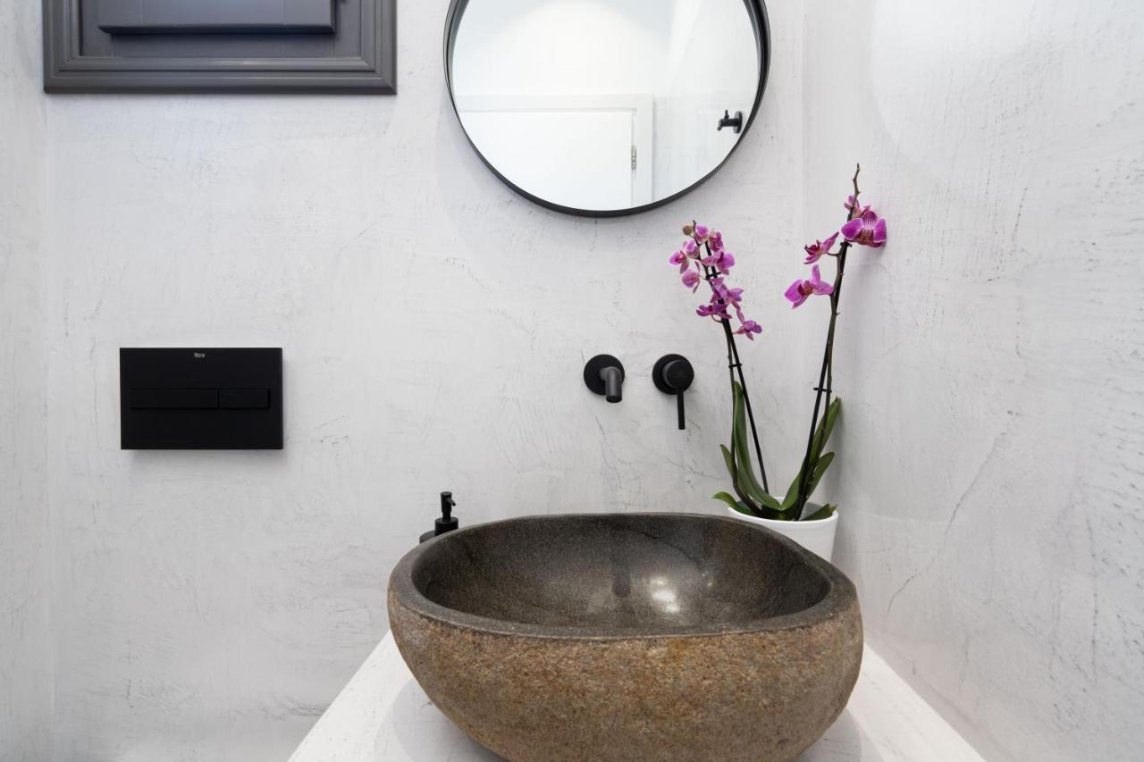 Almira Luxury Suites เปริโวลอส ภายนอก รูปภาพ