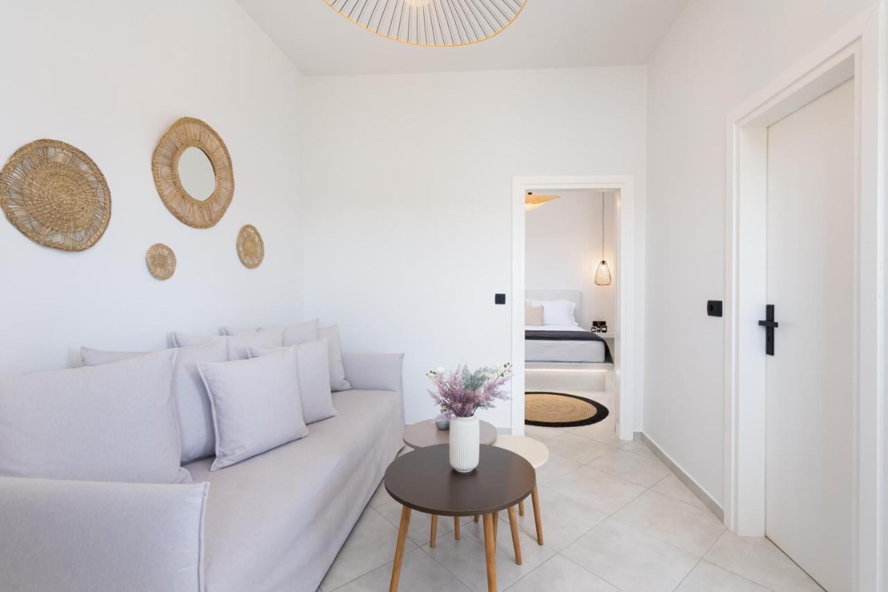 Almira Luxury Suites เปริโวลอส ภายนอก รูปภาพ