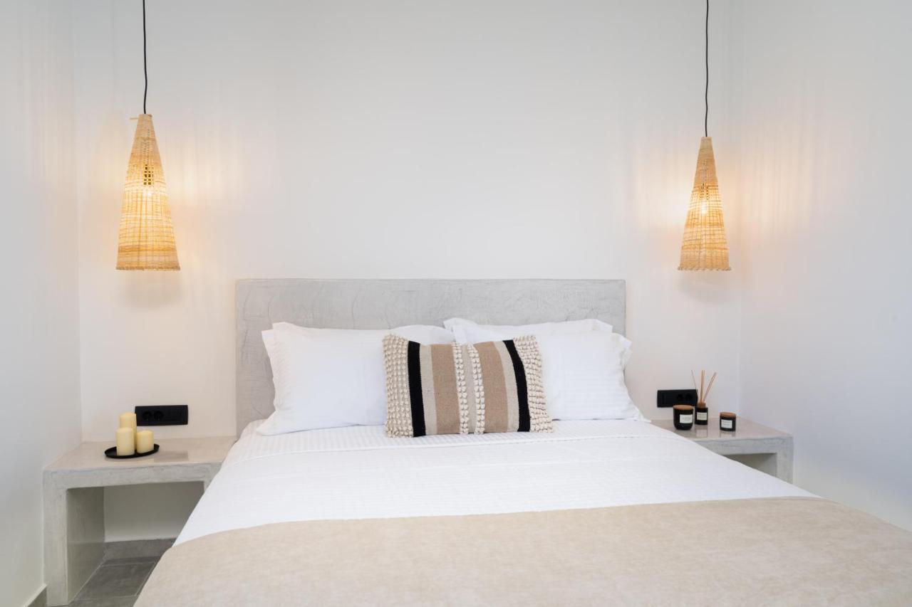 Almira Luxury Suites เปริโวลอส ภายนอก รูปภาพ